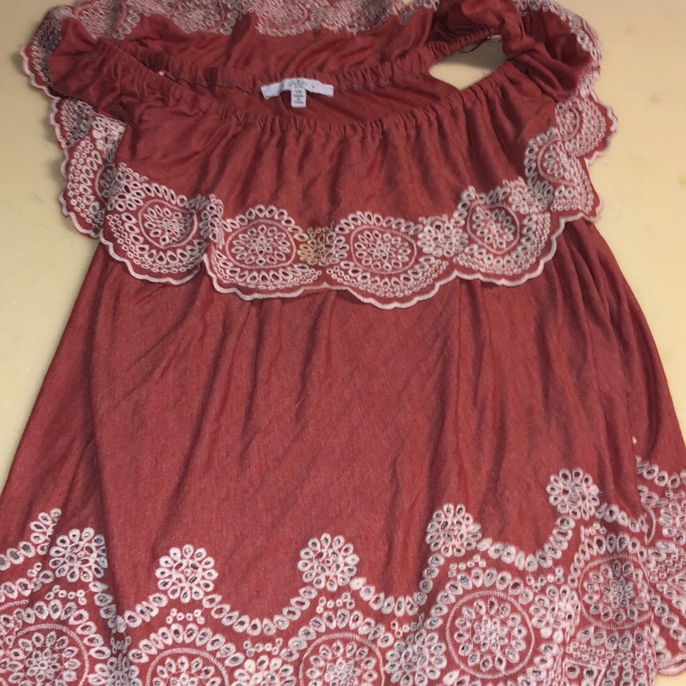 Burgundy blouse with white design, size 1X, Fever